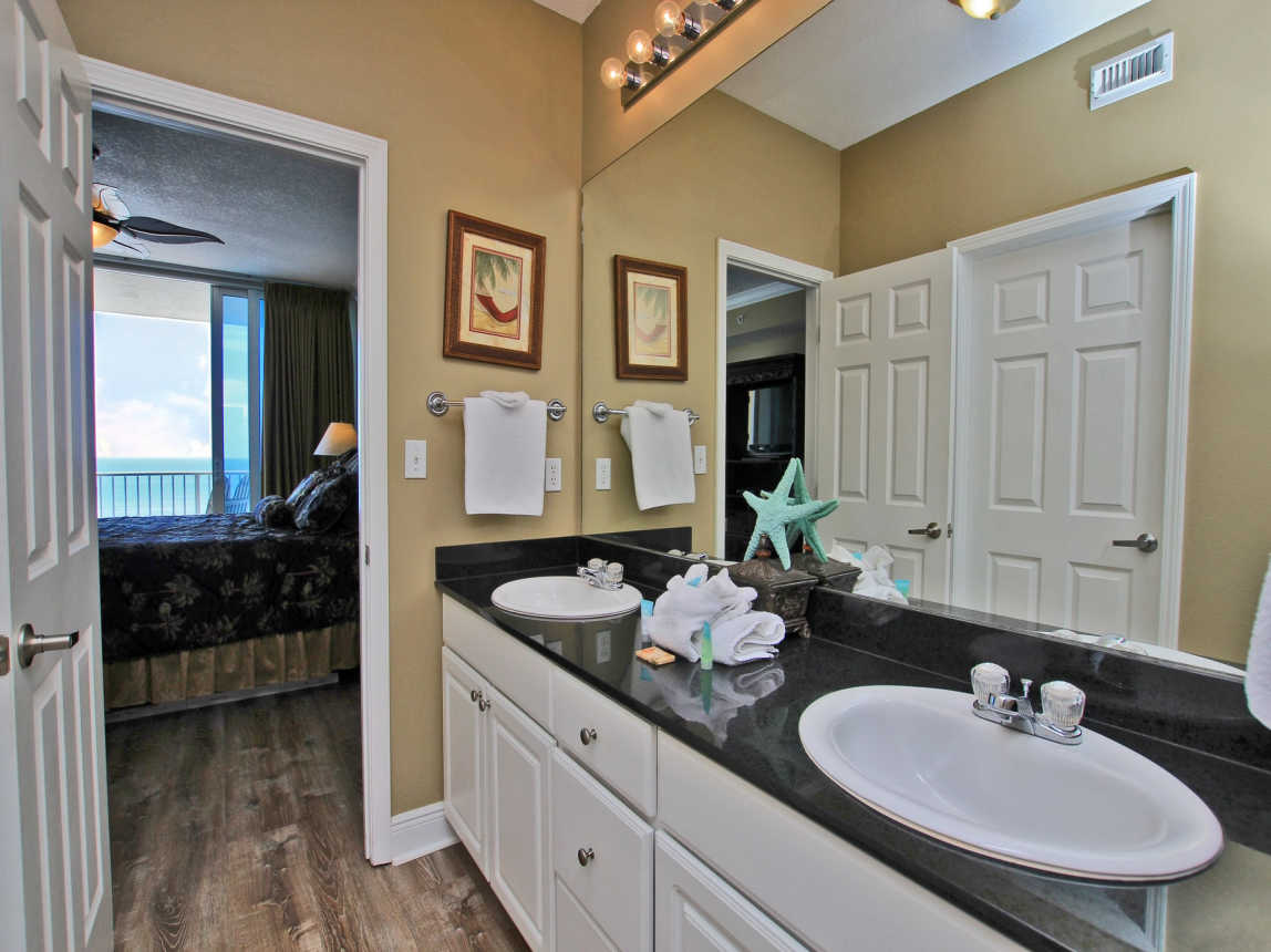 6 - Primary Bedroom (6)