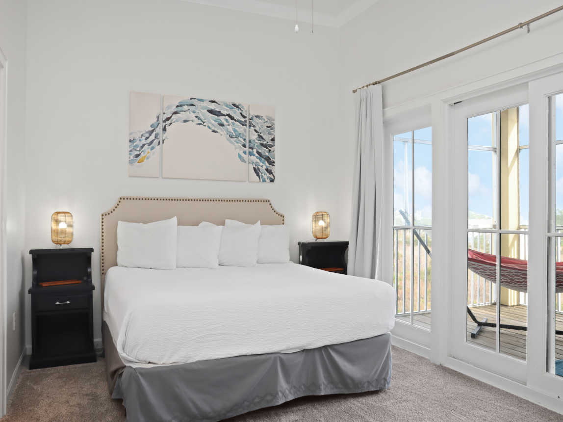 Bedroom 1 - Beachfront Master Bedroom