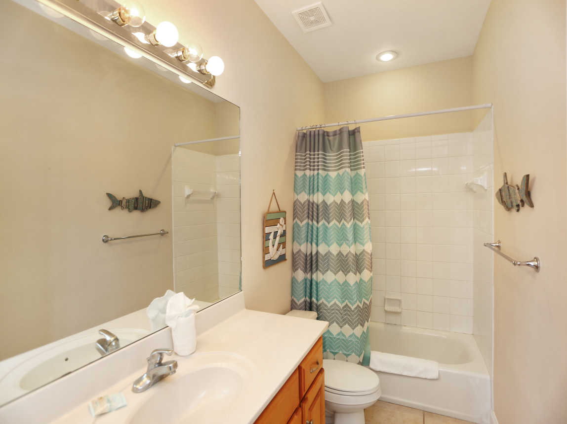 Bedroom 1 - Full Bath