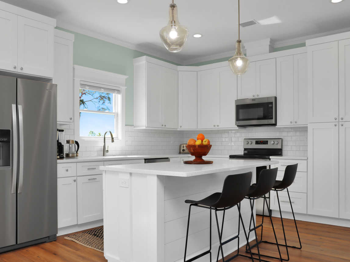 Kitchen with Island Bar