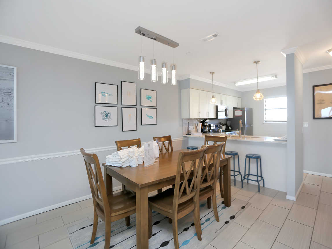 Dining Area & Kitchen
