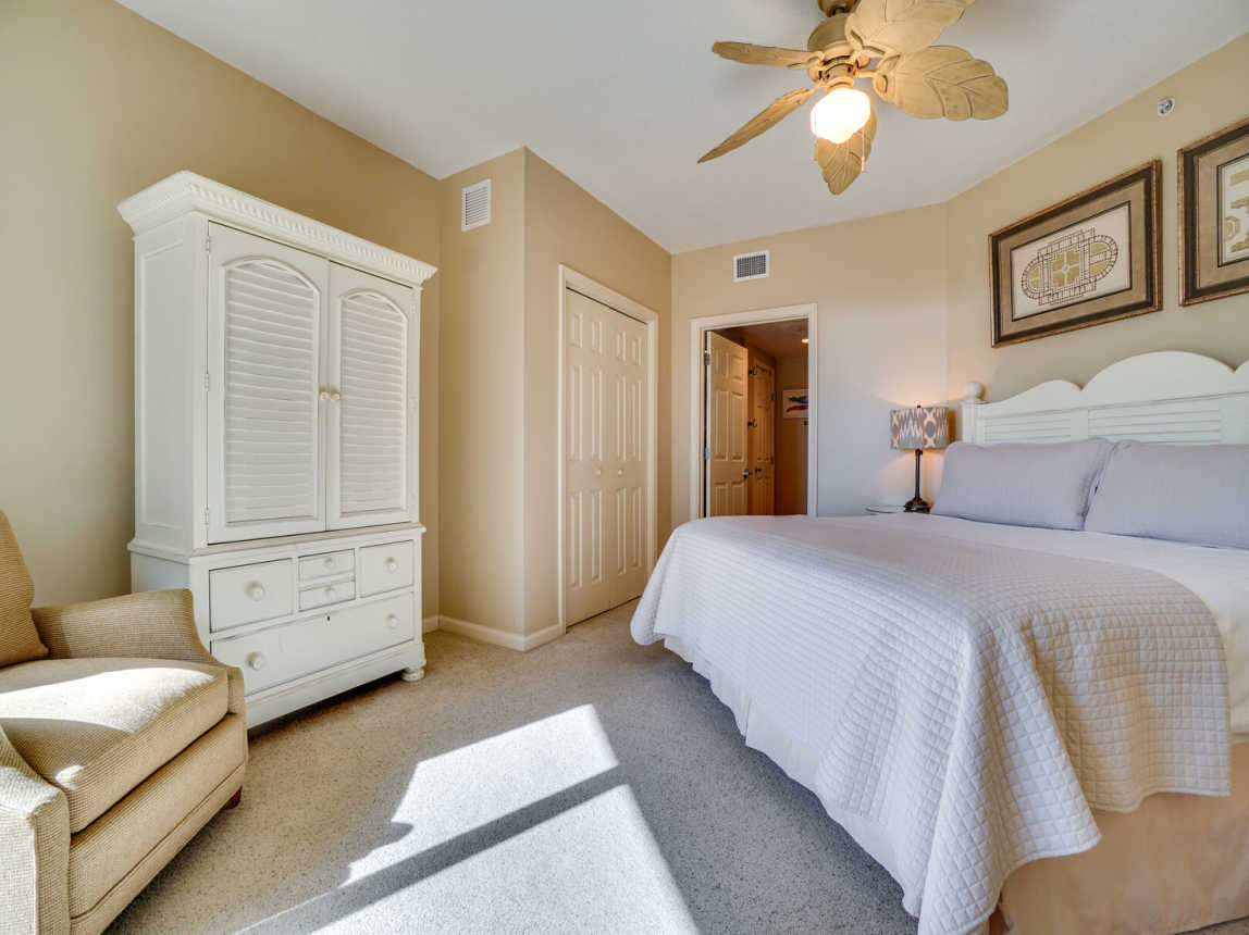 King Master bedroom offers plush mattress, fluffy pillows and crisp white linens for a great nights sleep. Ceiling fan for those warm summer nights. Wardrobe has flat screen TV with cable and WIFI.