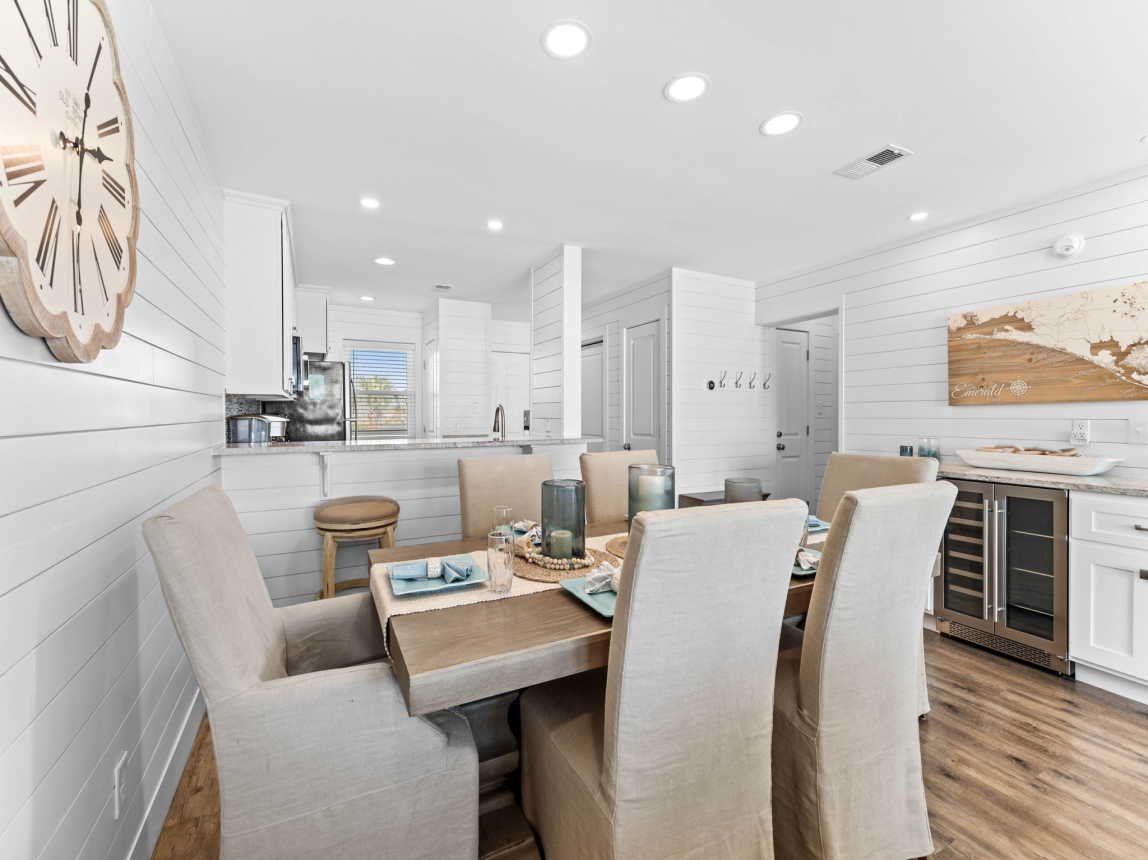 Seating for Six and Two at the Bar