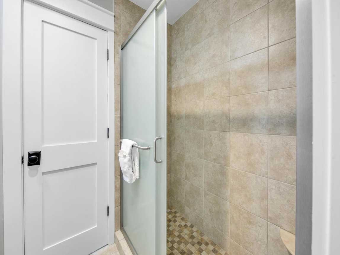 Master/Guest Bathroom 1 Part 2 - Upstairs, connected to Master Bedroom & Guest Bedroom 1