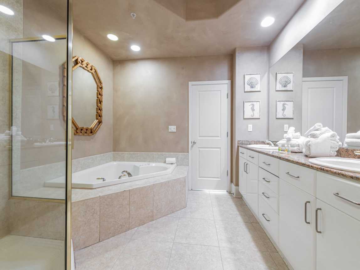 Caribe Resort Master Bathroom