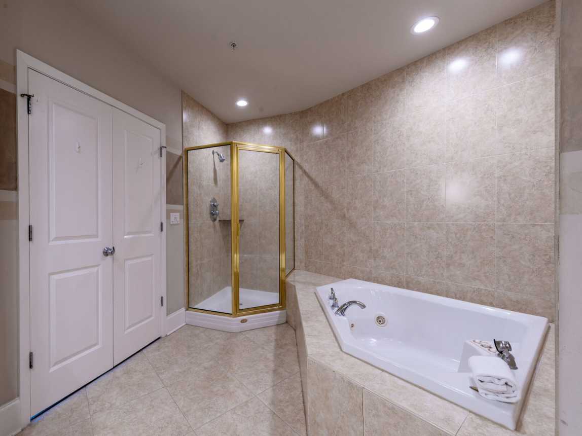 Caribe Resort BPH02 Master Bathroom