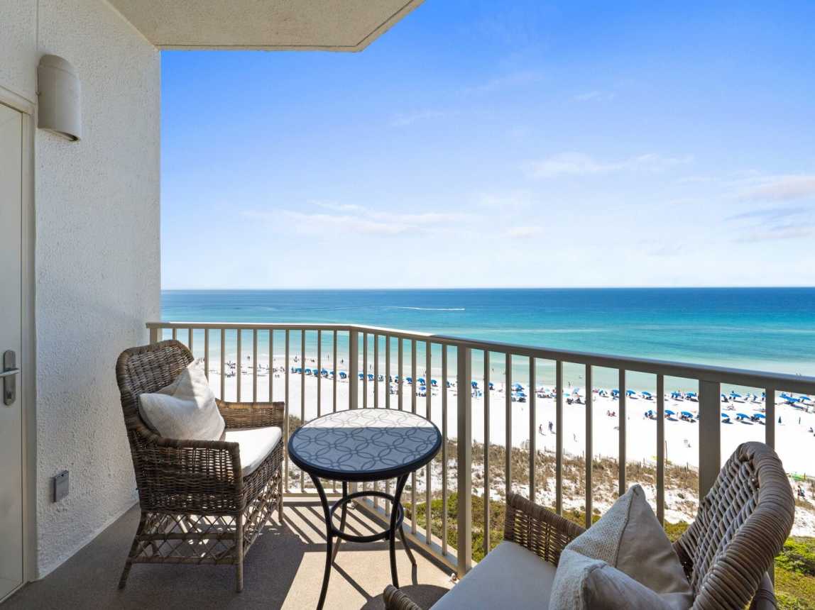 Enjoy your morning coffee or evening drinks on the balcony with a pool view, the perfect spot to unwind! ---