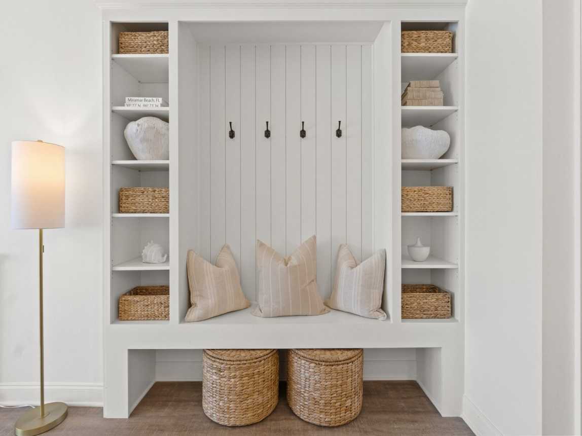 The spacious living room comfortably seats 6, featuring a smart TV and an open layout perfect for chatting while cooking! ---