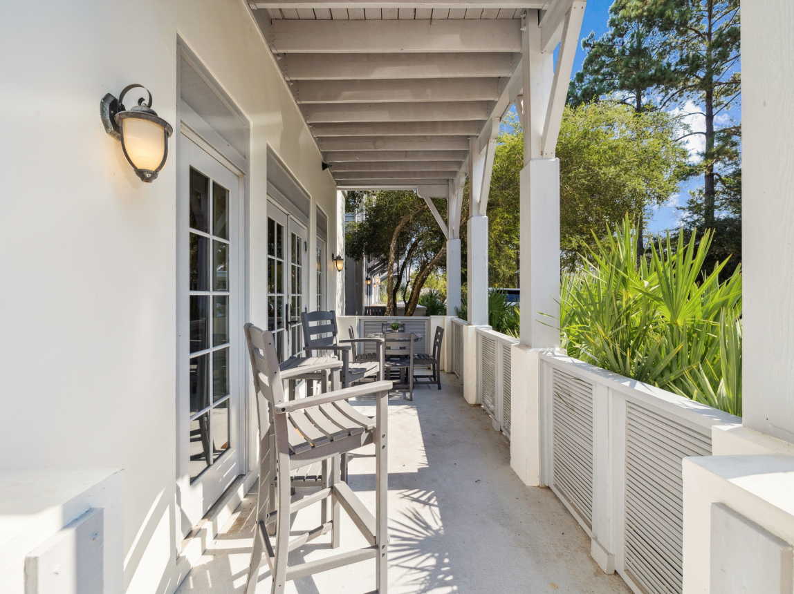 Relax on the Patio & Enjoy Al Fresco Dining!