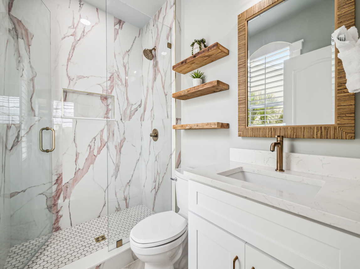 Kiing Guest En-Suite - Single Vanity & Walk-In Shower