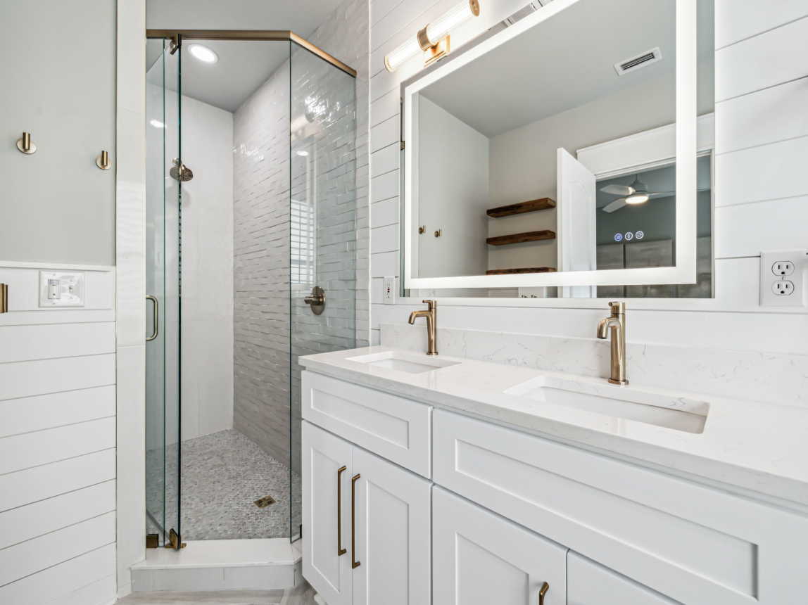 Primary King En-Suite - Dual Vanities & Walk-In Shower