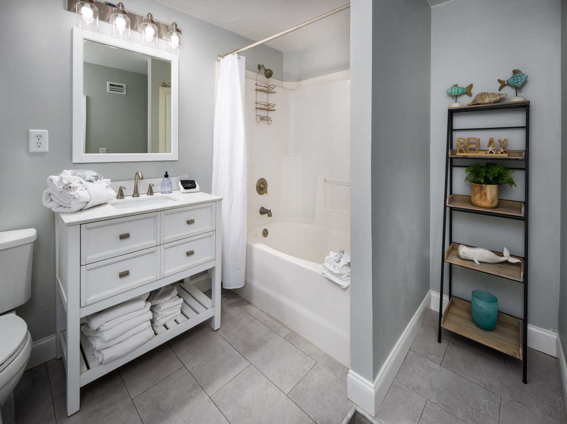 First floor full size bathroom with shower/tub combo