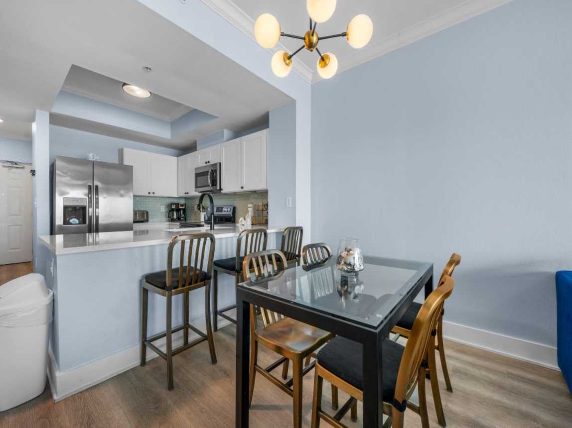 7 CT904 Dining - Kitchen