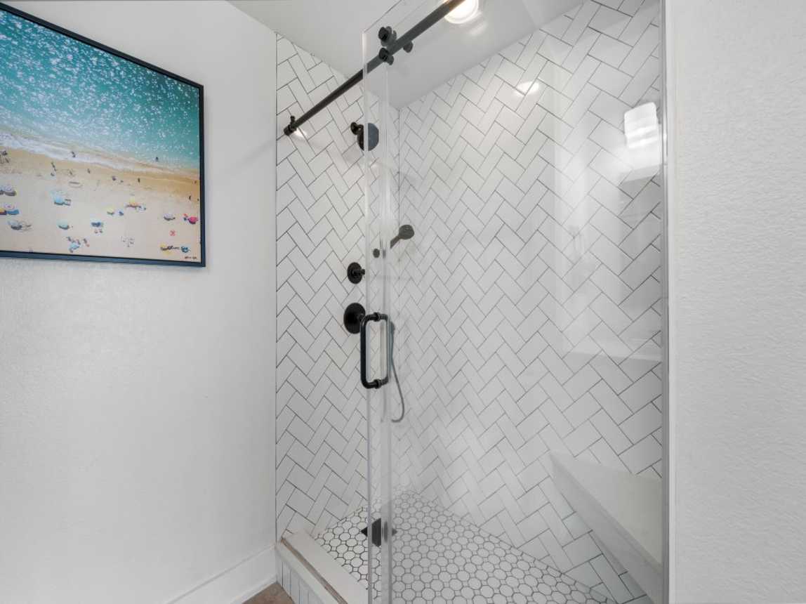 14 CT904 Primary Bathroom