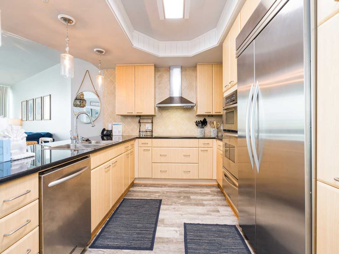 11 Caribe 305C Kitchen