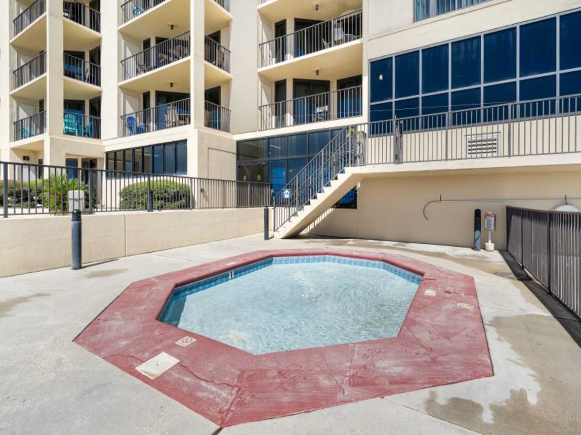 4 PHIII OUTDOOR HOT TUB