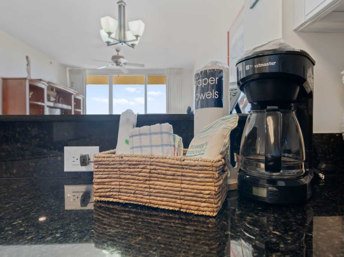 11 Beach Club 208C Kitchen