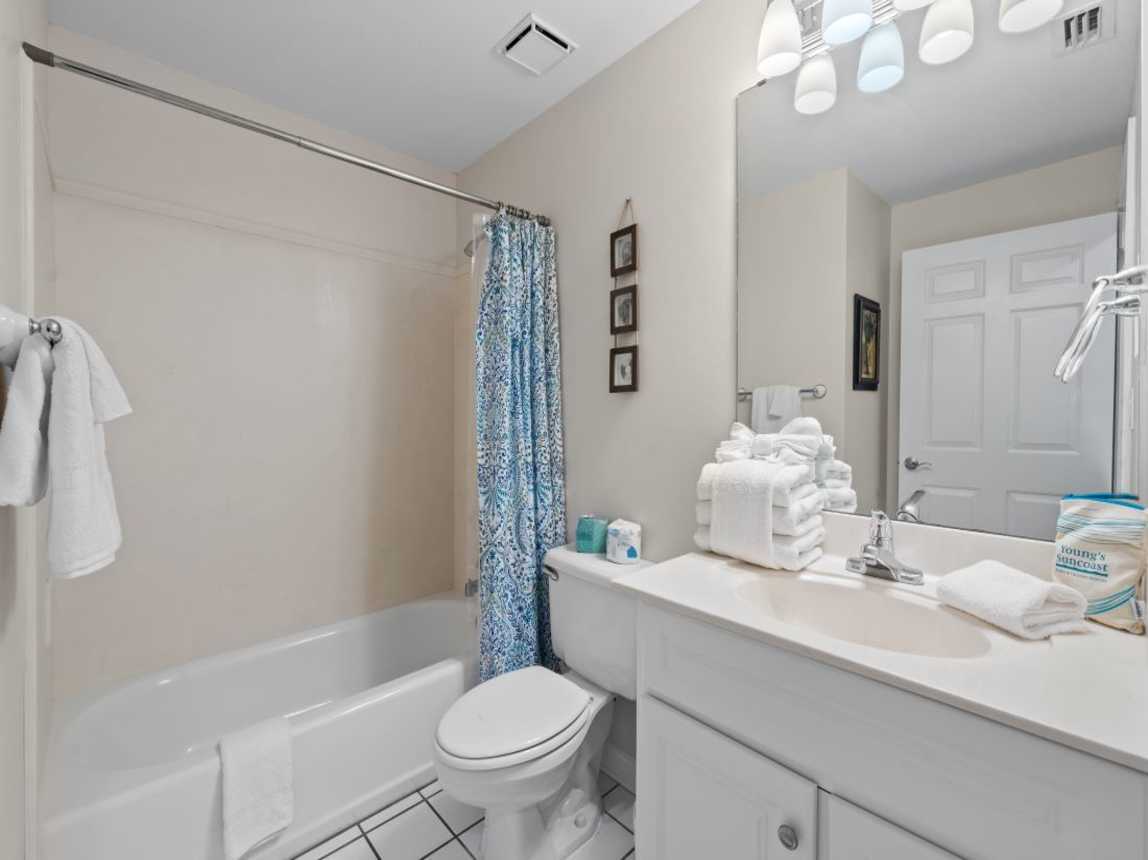 18 Beach Club 208C Bathroom 2
