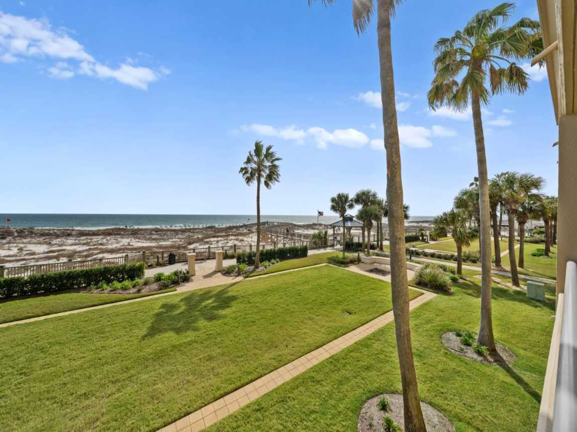 20 Beach Club 208C View