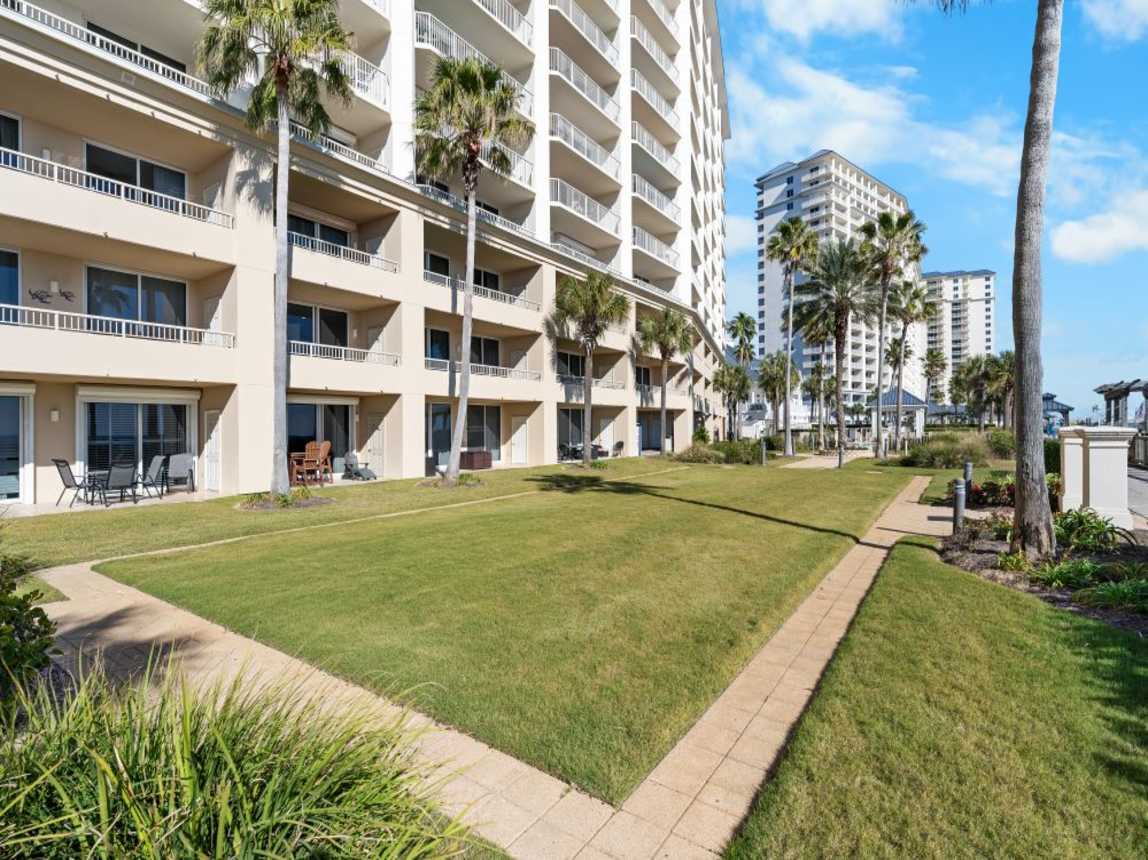 z40 BC CATALINA PROMENADE PATHWAY