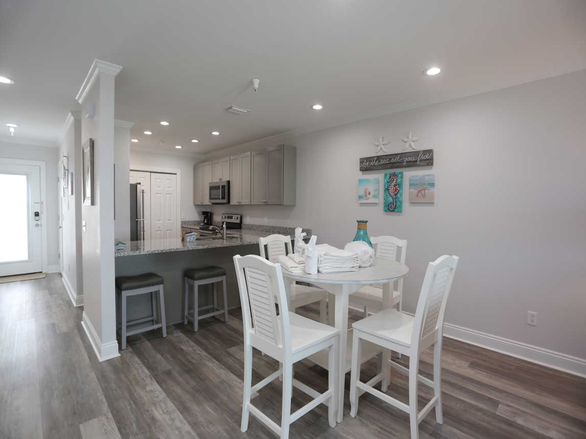 Dining Area & Bar Seating