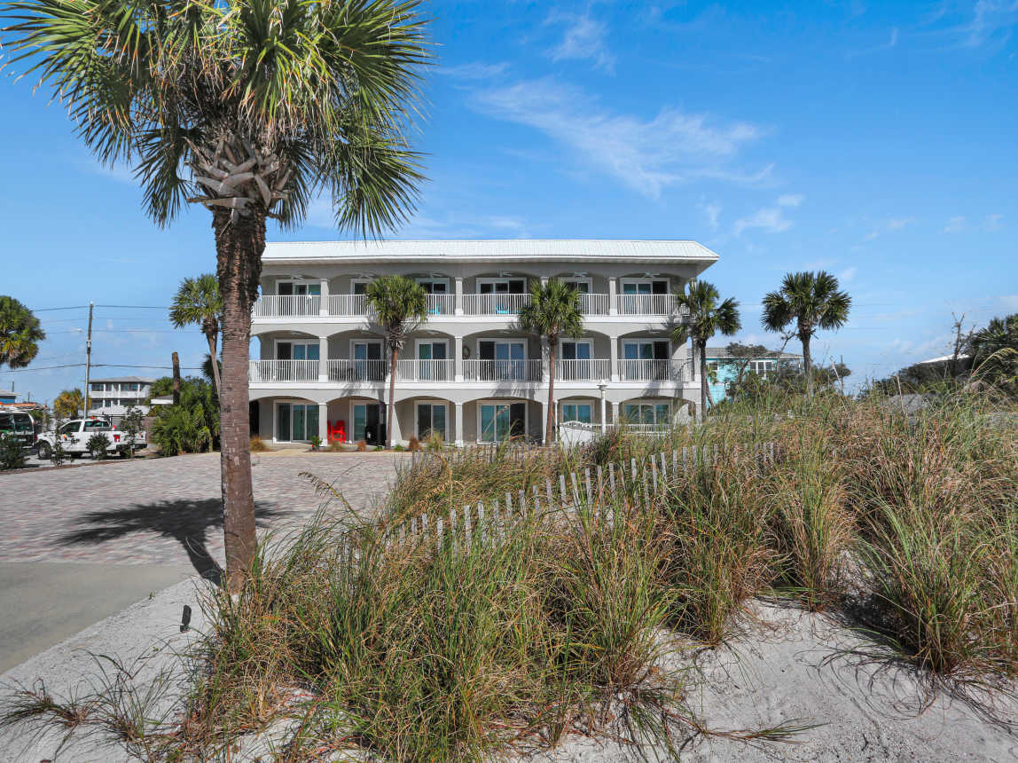 Beach Destiny Roadside Exterior