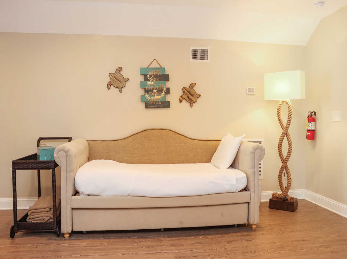 Top Floor - Daybed 1