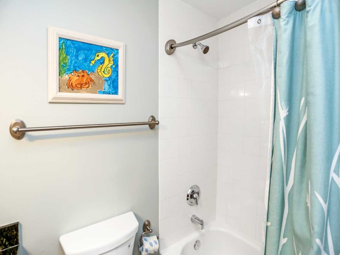 Bedroom 3 - Full Bath Tub