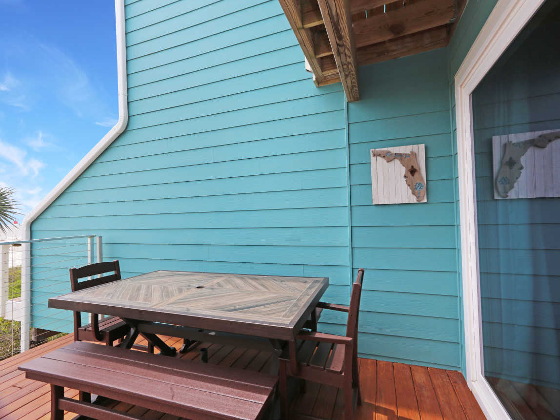 Outdoor Dining on Gulf Front Deck
