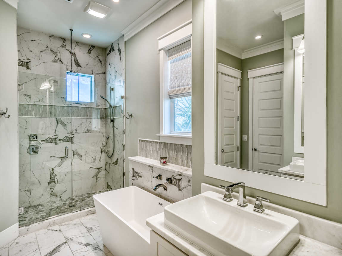 Primary King En-Suite - Complete with Separate Vanities