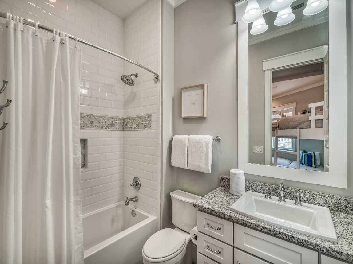 Bunk Room En-Suite - Single Vanity & Shower/Tub Combo