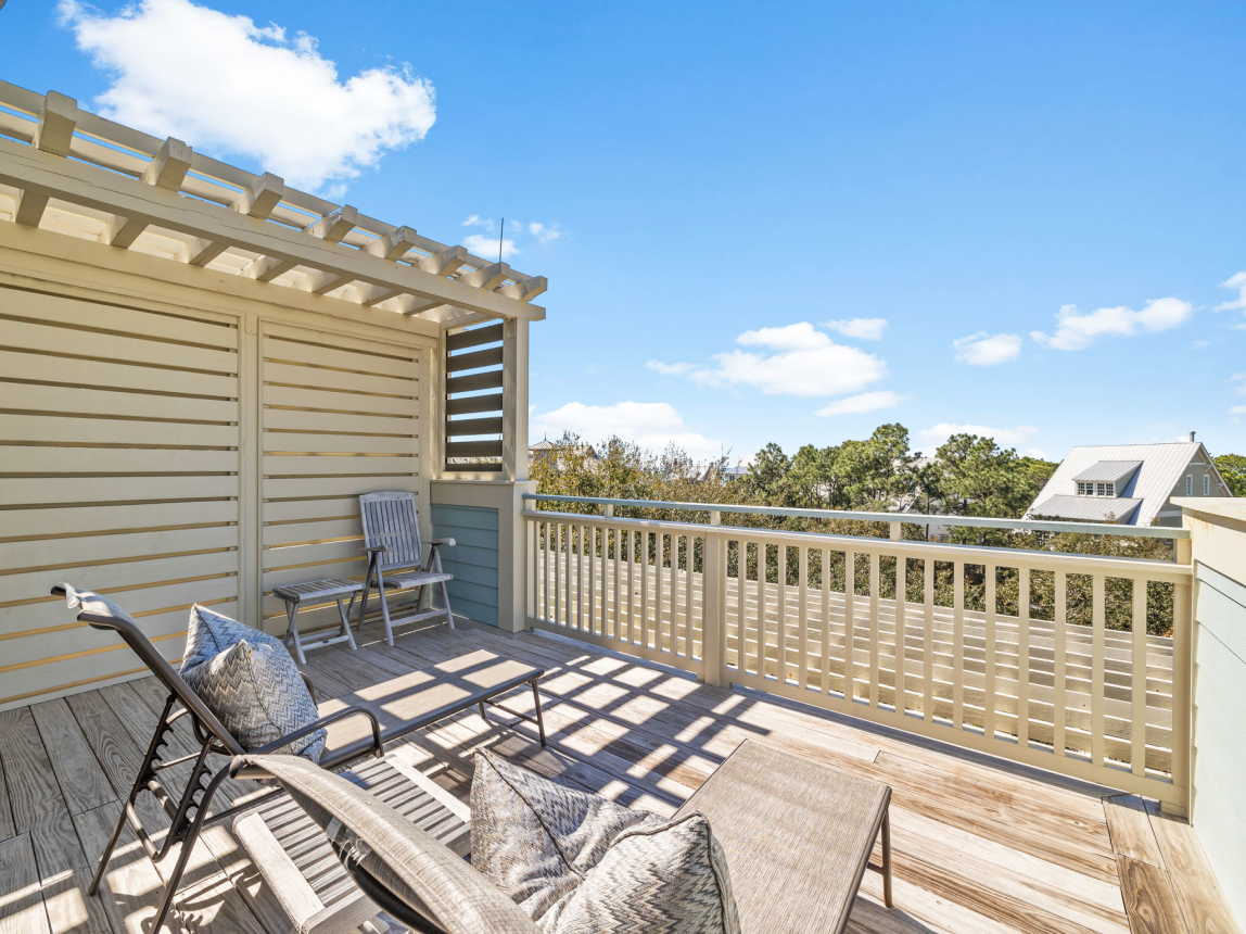 2nd Floor Balcony - Ample Seating