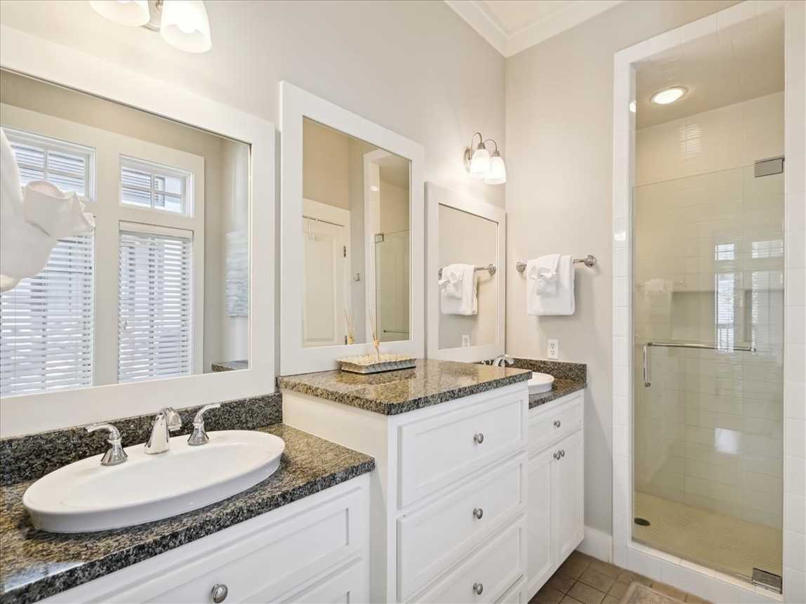 Primary King En-Suite - Dual Vanities & Walk-In Shower