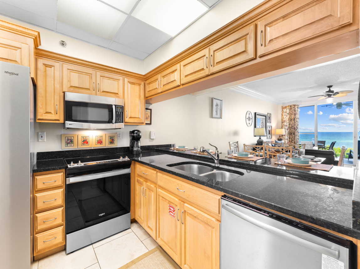 Well Appointed Kitchen - Fully Stocked!