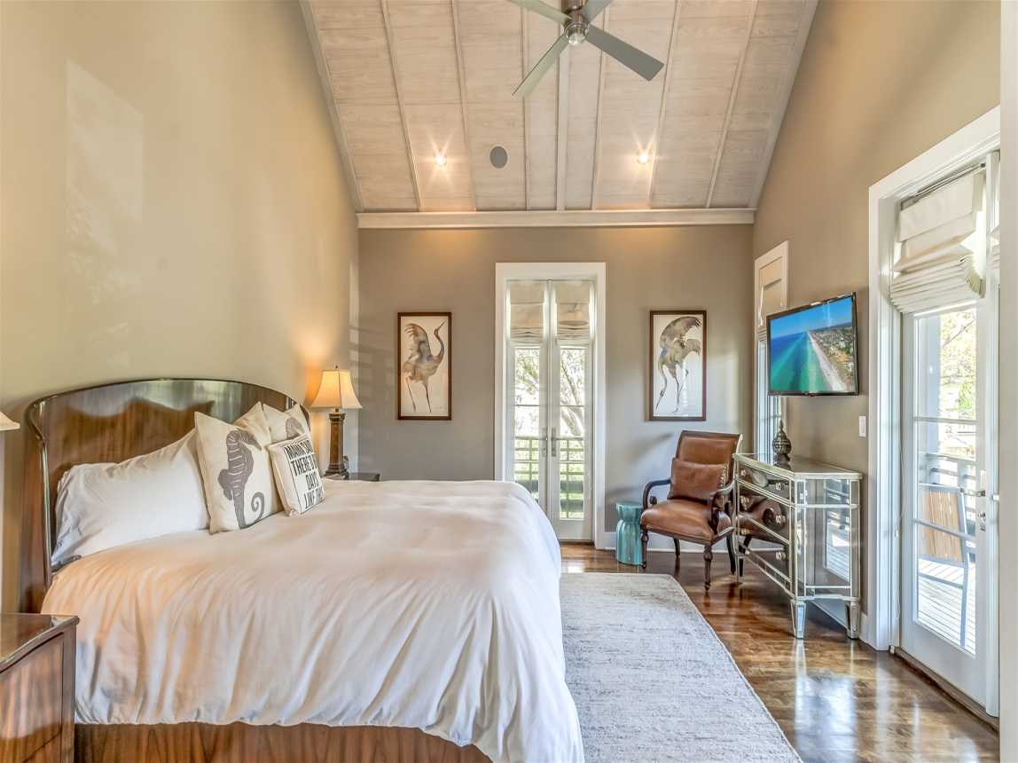 2nd Floor - Primary King Suite