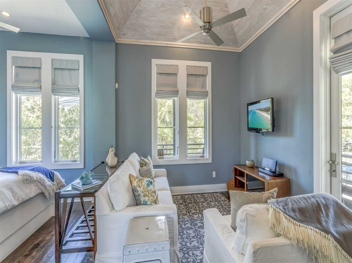 Living Area - Offering Ample Seating & a Flat-Screen TV