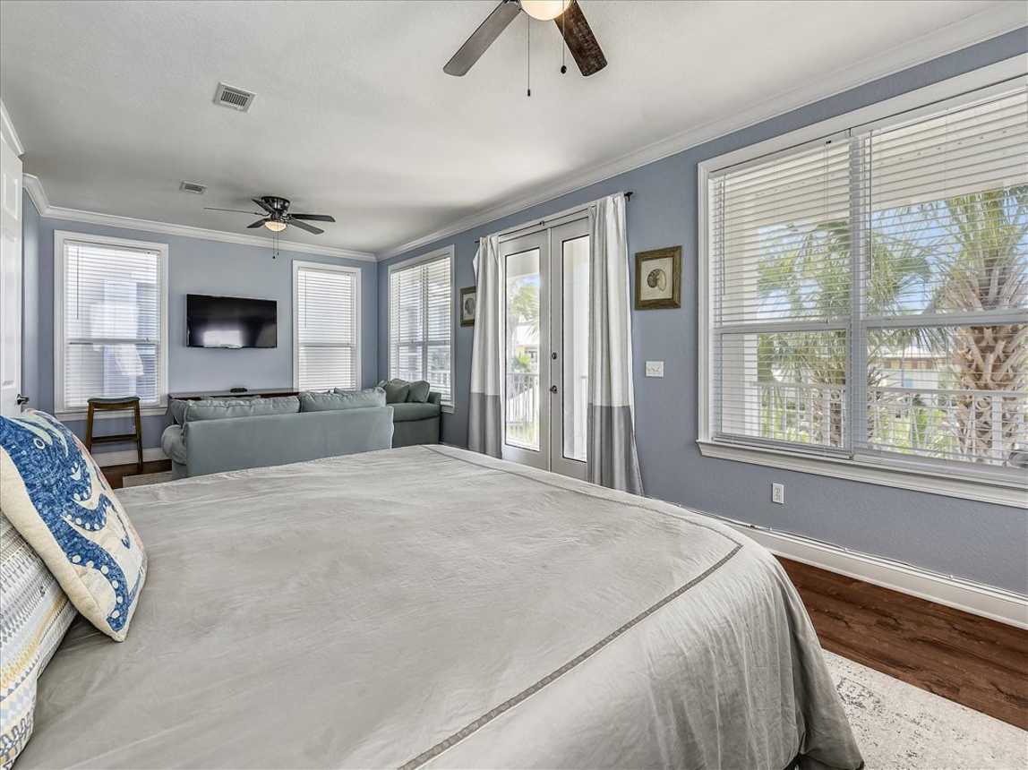 2nd Floor Primary  Suite - King Bed