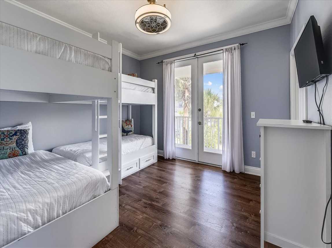 2nd Floor - 4 Twin Bunks