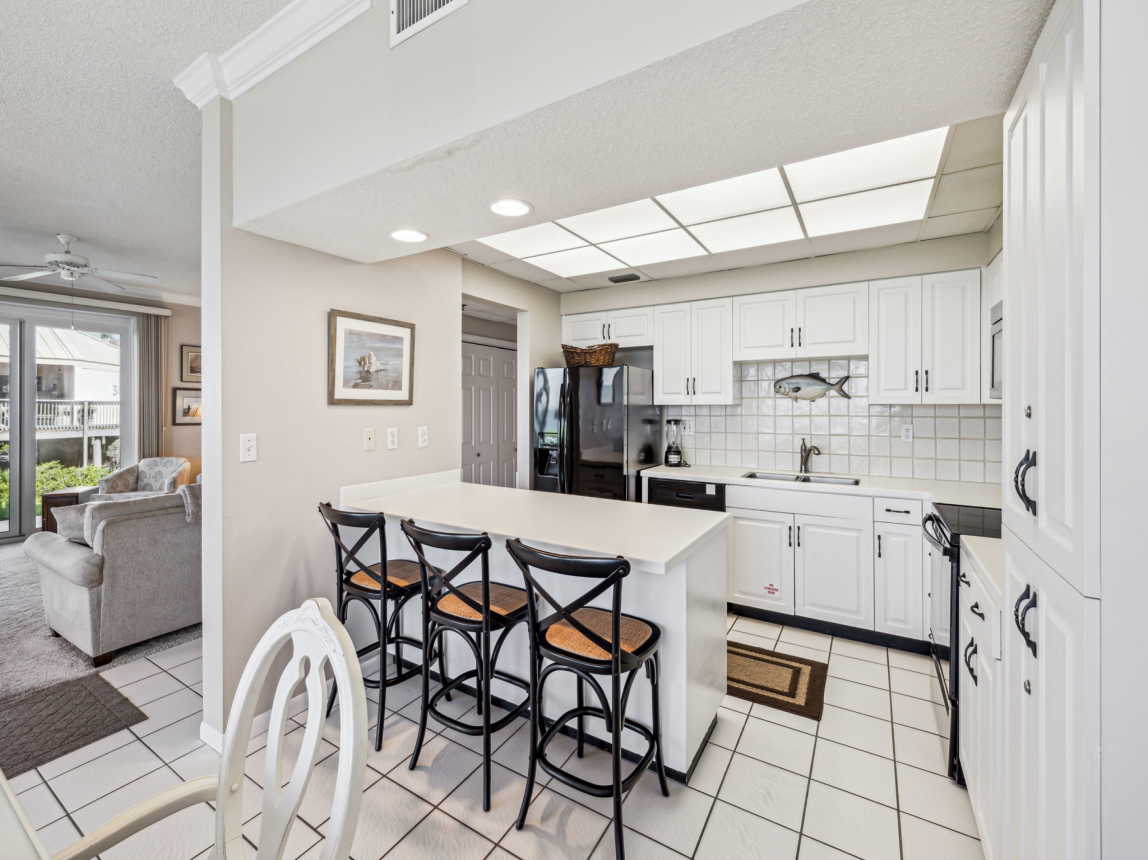 Well Lit & Spacious Kitchen