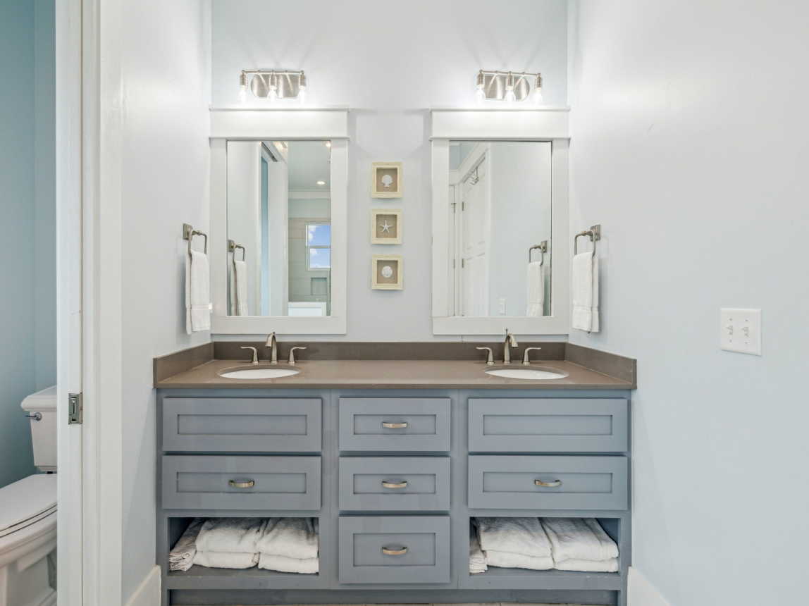 Primary King En-Suite - Dual Vanities