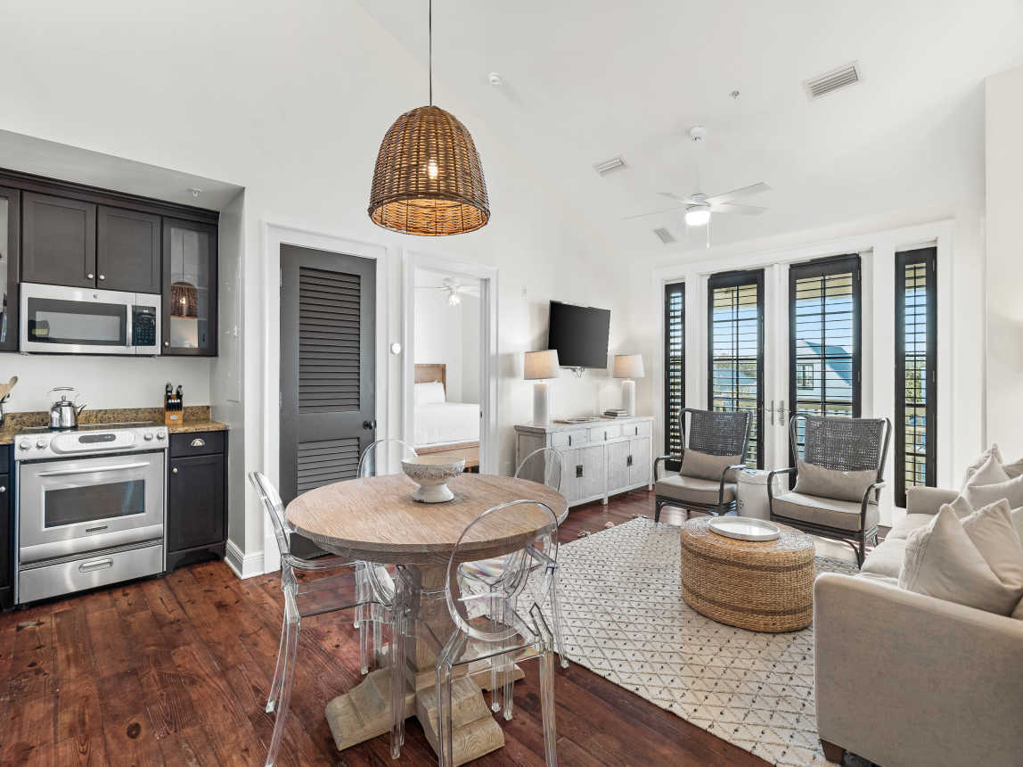 Dining Area with Seating for 4