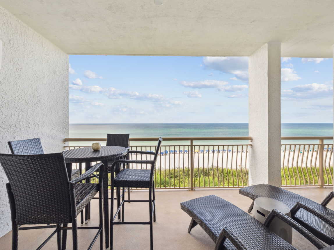 Enjoy Al Fresco Dining for 4 & Lounge Chairs for 2!