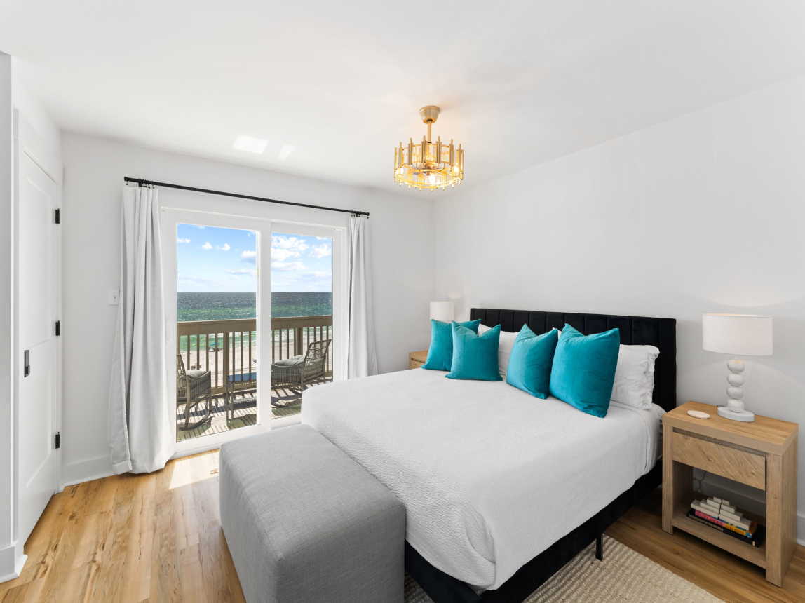 Gulf Front Primary Suite - King Size Bed