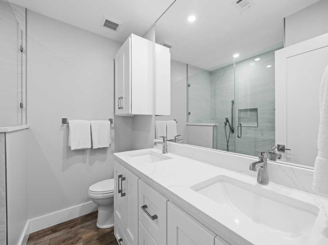 Gulf Front Primary En Suite - Dual Sinks