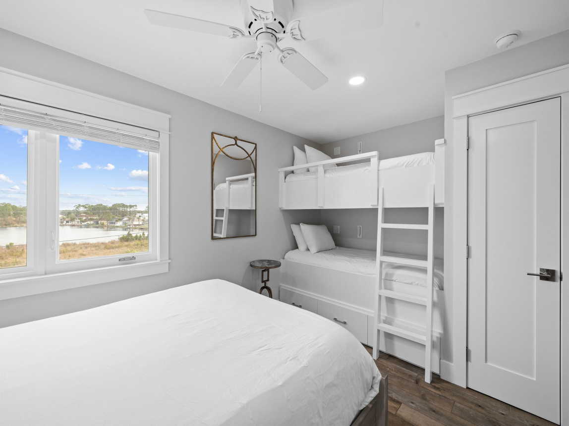 Guest Suite - Queen Size Bed - Twin Over Twin