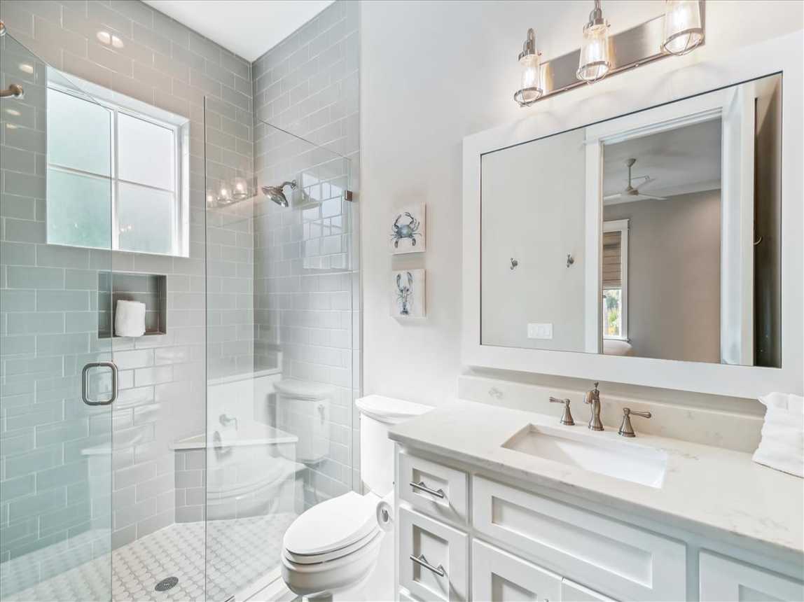 King Guest En-Suite - Single Vanity & Walk-In Shower