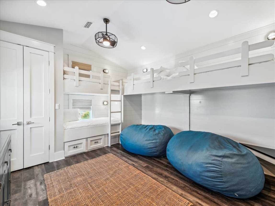 3rd Floor - Bunk Room