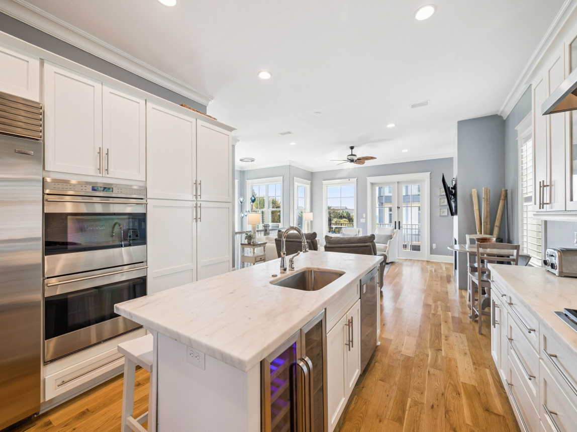 Spacious & Well Appointed Chef's Kitchen