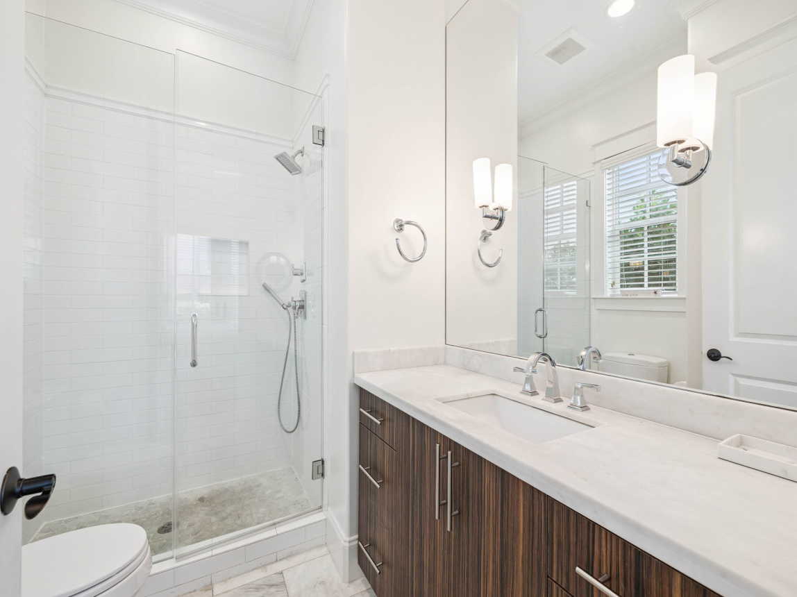 King Guest En-Suite - Single Vanity + Walk-In Shower