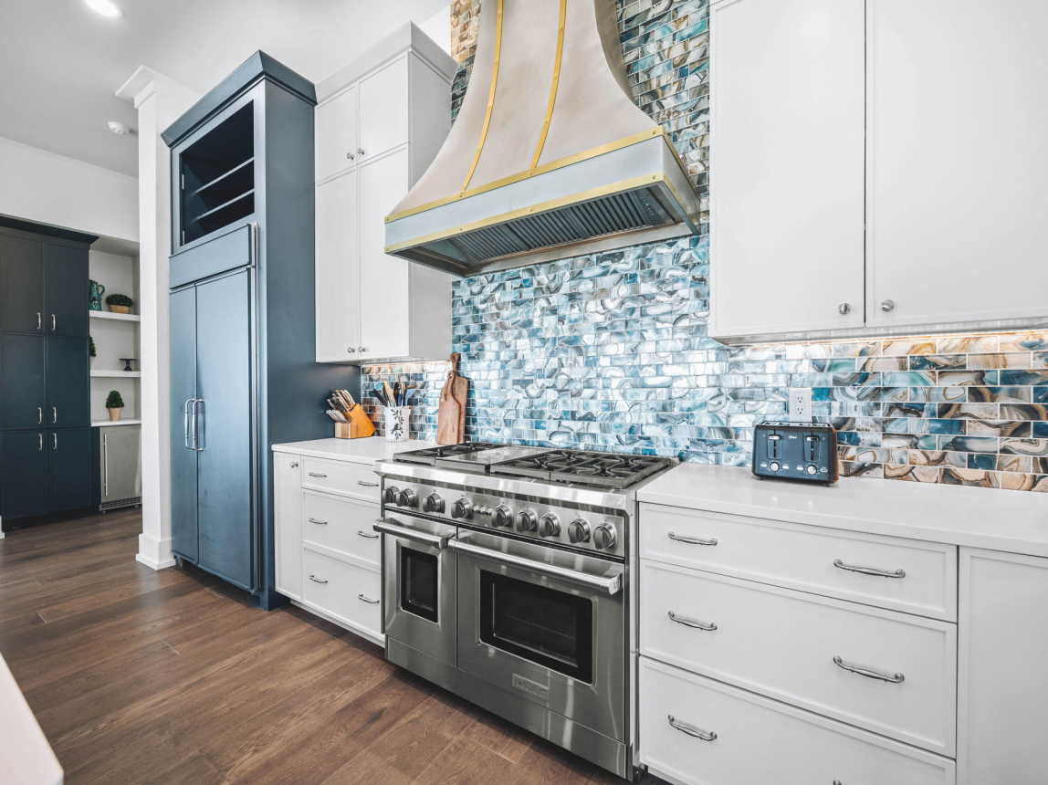 Chef's Kitchen - Fully Stocked with Stunning Appliances!